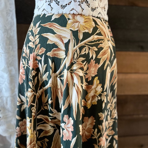 H&M Modern Dark Green & Brown Floral Circle Skirt Tagged Size 4 - Picture 3 of 8